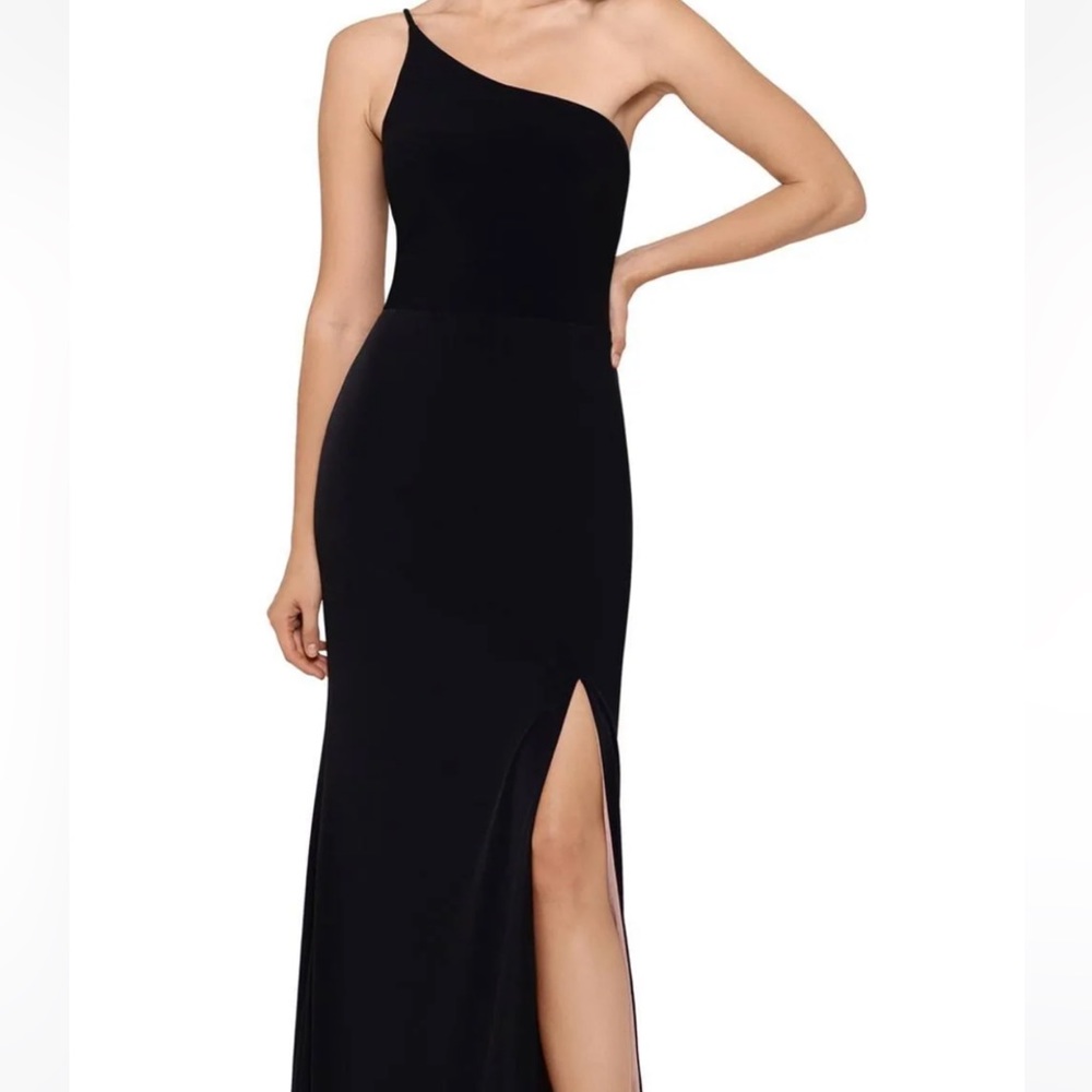 XSCAPE WOMEN DRESS SIZE 2. Never worn